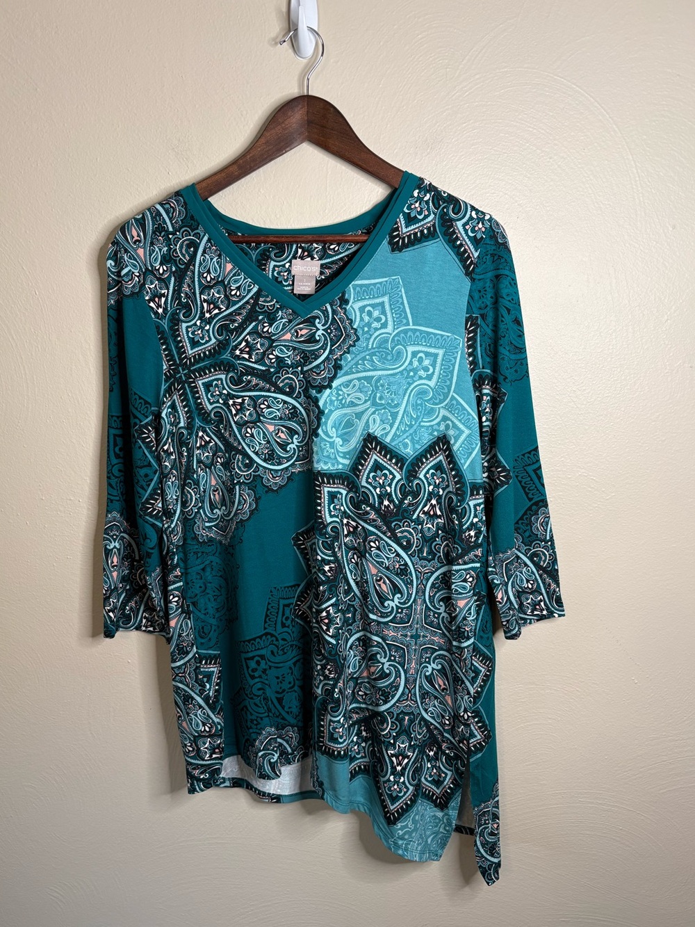 Chico's Size 1 Teal Paisley V-Neck Asymmetrical Hem 3/4 Sleeve Stretch Tunic Top